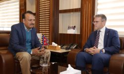 अर्थमन्त्री डा महतसँग अमेरिकी राजदूतको शिष्टाचार भेट