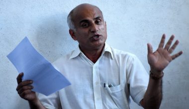 अवकाशपछि विकट बस्तीमा बिरामीको सेवा गर्दै डा. केसी