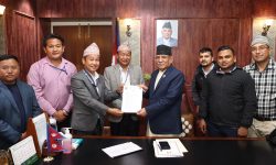 मेयर हर्क साम्पाङले खानेपानी माग्दै प्रधानमन्त्री भेटे