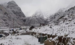 उत्तराखण्डः केदारनाथ, बद्रीनाथमा भारी हिमपात जारी