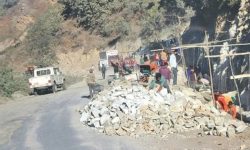 मालढुङ्गा-बेनी सडक स्तरोन्नतिको काम ठप्प