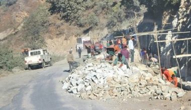 मालढुङ्गा-बेनी सडक स्तरोन्नतिको काम ठप्प