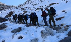 नेपाली सेनाको टोलीबाट सगरमाथा हिमालको सफल आरोहण