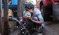 भारतमा चर्को गर्मी बाहिरी गतिविधिहरू र काममा प्रतिबन्ध