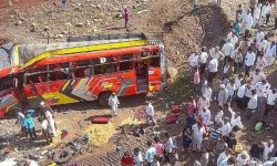 भारतको मध्य प्रदेशमा पुलबाट बस खस्दा १५ जनाको मृत्यु, २५ घाइते