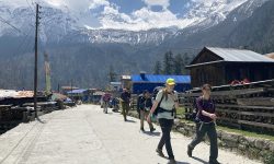 मनाङमा तीन हजार दुई सय पर्यटक