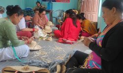 मकैको खोस्टाबाट टोपी र झोला