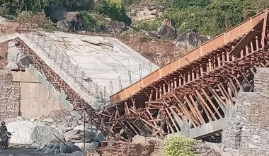 निर्माणाधिन पक्की पुल भाँचियाे