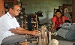 कर्णालीका कपडाका दुःख, जोगाउने पो कसरी ?