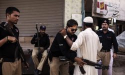 उत्तरपश्चिम पाकिस्तानमा गोली चल्दा तीन प्रहरी घाइते