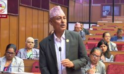 टोपबहादुरलाई ओलीको ‘झड्केलो छोरो’ भनेपछि एमालेको नियमापत्ति