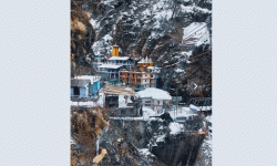 खराब मौसमका कारण चारधाम यात्रा स्थगित, तीर्थयात्रीहरु श्रीनगरमा अलपत्र