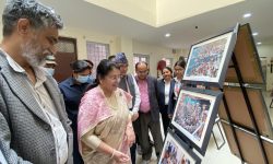 पूर्वराष्ट्रपति भण्डारीद्वारा तस्बिर प्रदर्शनी अवलोकन