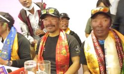 ‘सगरमाथा आत्मबलले चढेँ’