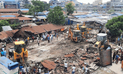 हटिया खाली गराउन बिर्तामोडमा चल्यो डोजर