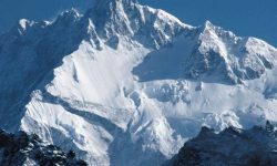 दुई नेपालीसहित तीन जनाले गरे कञ्चनजङ्घाको आरोहण