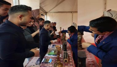 इजिप्सियनलाई आकर्षित गर्दै खुकुरी र सिङ्गिङ बाउल