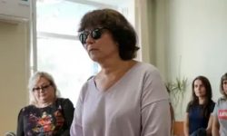 पुटिनका आमाबुवाको चिहान अपवित्र गरेको अभियोगमा एक महिलालाई दुई वर्षको जेल सजाय