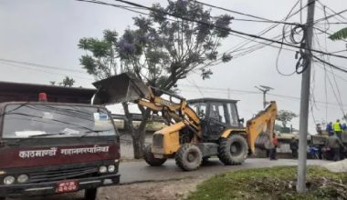 महानगरले हटायो सिहंदरबार अगाडिका अवैध संरचना