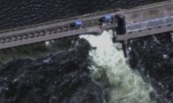 दक्षिणी युक्रेनमा बाँध फुटेपछि युद्धस्थलमा बाढी