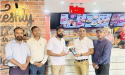 माछापुच्छ्रे बैंक र केएफसी आउटलेटबीच व्यवसायिक सहकार्यको सम्झौता