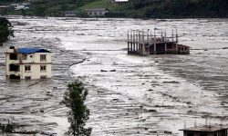 बाढीपहिरोले सात लघुजलविद्युत् गृह बगाएपछि अन्धकारमा बस्न बाध्य