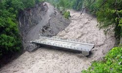 निरन्तर वर्षाका कारण बाढीले पुल बगाउँदा समस्या