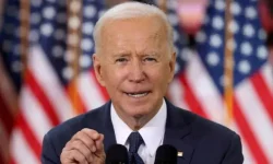 स्टेजमै लडे अमेरिकी राष्ट्रपति बाइडेन