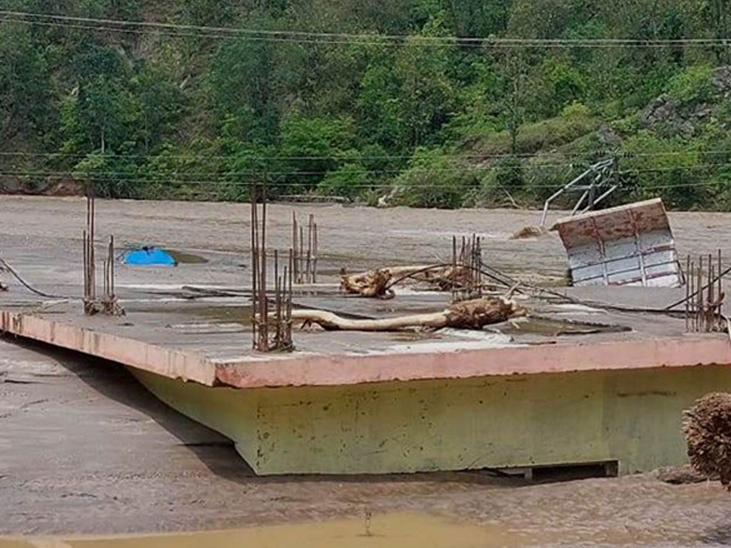 बाढीले भोजपुरकाे लिफ्ट आयोजना बगायो