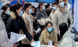 उच्च बेरोजगारीको सामना गर्दै चिनियाँ युवा