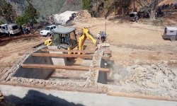 वन अतिक्रमण गरी बनाएका घर भत्काइए