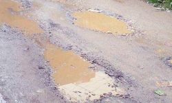 सुदूरपहाडका राजमार्गमा खाल्डै–खाल्डा, जोखिमपूर्ण यात्रा