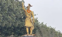 पाहुनालाई पृथ्वीनारायण शाहको मूर्ति उपहार