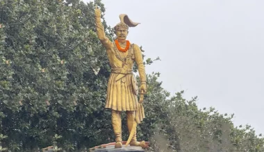 पाहुनालाई पृथ्वीनारायण शाहको मूर्ति उपहार