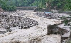 संखुवासभा बाढीपहिरो : बेपत्ताकाे खोजी जारी