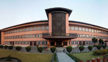प्रचण्डविरुद्धको मुद्दामा सर्वोच्चको कारण देखाउ आदेश