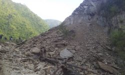 पहिराेले उत्तर–दक्षिण कोशी राजमार्ग अवरुद्ध