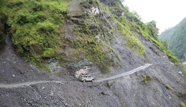 बेनी–दरबाङ सडक फापरखेतमा सधैँ पहिरो