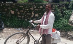 पौरखी चन्द्र खत्बे, जसले कबाडीबाटै मासिक ७० हजार कमाउछन्