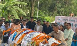 राष्ट्रिय झण्डा ओढाएर गायक तामाङलाई श्रद्धाञ्जली