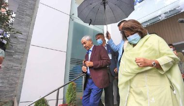 दाहाललाई श्रद्धाञ्जलि दिन शीर्ष नेता नर्भिक अस्पतालमा