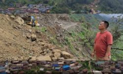 अघिअघि पहिरो, पछिपछि डोजरमा पालिका अध्यक्ष