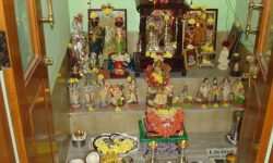 पूजाकोठामा पितृहरूको तस्विर राख्नु ठिक कि बेठिक ?