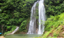 व्यवस्थित बन्दै गाईघाट झरना