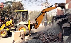 सार्वजनिक जग्गा मिचेर बनाइएका संरचना हटाइए