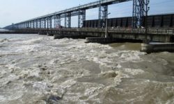 कोसी ब्यारेजमा ट्रक खस्यो