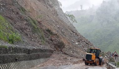 नारायणगढ-मुग्लिन सडक अवरुद्ध