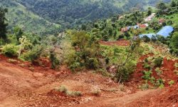 पहिरोको उच्च जोखिम : स्थानीय घर छोड्न बाध्य