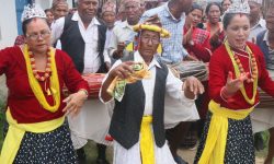 महिलाले नाचे लोपोन्मुख ‘पाउदुरे’ नाच