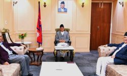 संसदको अवरोध खुलाउने विषयमा प्रधानमन्त्रीले ओली र देउवासँग छलफल गर्दै